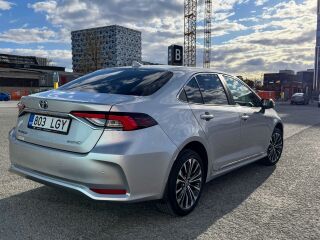 Toyota Corolla Active Plus + Comfort pakett 1.8 72kW