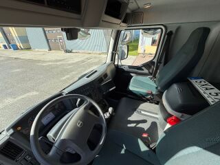 Volvo FL FL 210 BOX + LIFT 158kW