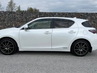 Lexus CT 200h 1.8 73кВ