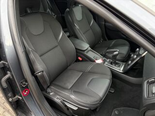 Volvo V40 Momentum 1.6 D2 84кВ