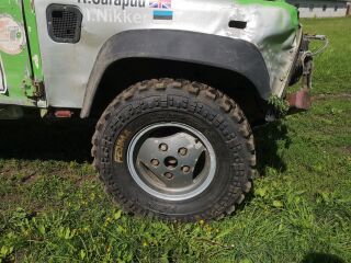 Land Rover Defender 2.5 83kW