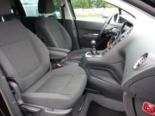 Peugeot 5008 Style Facelift 1.6 R4 HDi 84kW