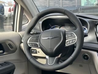 Chrysler Pacifica Select NEW 3.6 V6 Pentastar 162kW