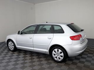 Audi A3 Comfortline Facelift ATM 1.8 118кВ