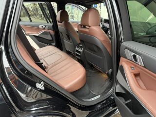 BMW X5 M50 M50i 4.4 V8 390kW