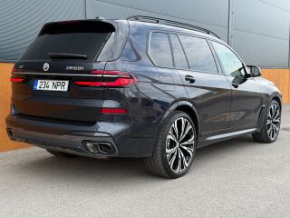 BMW X7 M60 xDrive 4.4 390кВ