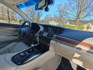 Lexus LS 600h Long Ottoman pakett 5.0 V8 290kW