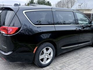 Chrysler Pacifica Platinum pistikhübriid 3.6 214kW