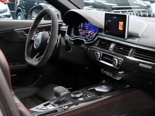 Audi RS 4 Avant quattro 3.0 331кВ