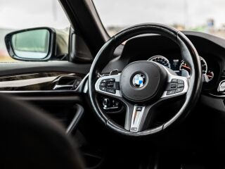 BMW M550 i xDrive M-Performance 4.4 V8 375kW