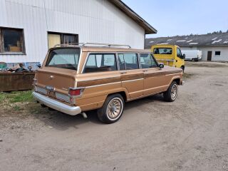 Jeep Wagoneer Limited 5.9 V8