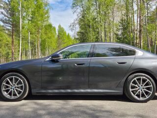 BMW i5 eDrive40 250кВ