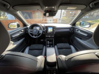 Volvo XC40 R-DESIGN INTELLI SAFE PRO GEARTRONIC RECHARGE 1.5 T5 Twin-Engine PLUG-IN-HYBRID 60 + 132кВ