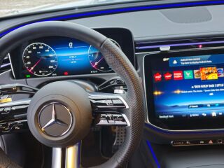 Mercedes-Benz E 220 AMG 2.0 145kW