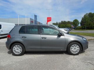 Volkswagen Golf Style 1.6 TDI 77кВ