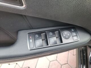 Mercedes-Benz E 220 T Elegance BlueEfficiency 2.1 R4 CDi 125kW