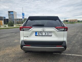 Toyota RAV4 Luxury PLUS Multidrive S Pearl White 2.0 129кВ
