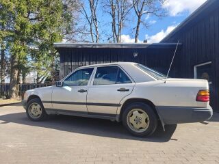 Mercedes-Benz E 250 W124 2.5 66kW