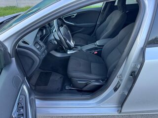 Volvo V40 Momentum 1.6 D2 84кВ