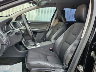 Volvo XC60 Momentum Onyx Black 2.0 D4 140кВ