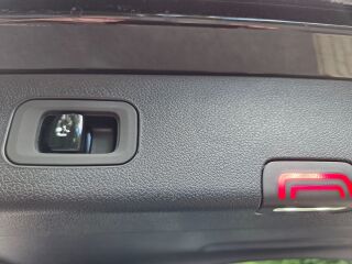 Mercedes-Benz E 300 AMG line SUPERSCREEN 2.0 150kW