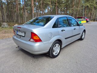 Ford Focus Ghia 1.6 74kW