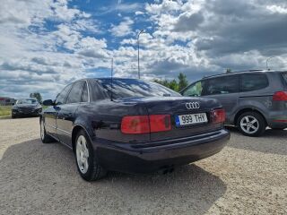 Audi A8 QUATTRO 4X4 3.7 V8 169kW