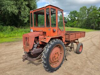 TRAKTOR T-16M kallutava kasti ja muldajaga