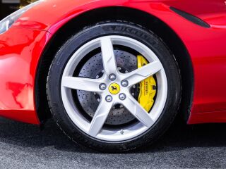 Ferrari California T 3.9 V8 412kW