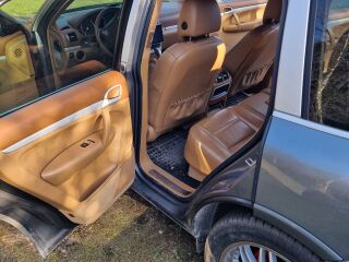 Porsche Cayenne Turbo 4.5 v8 331kW
