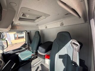 Volvo FL FL 210 BOX + LIFT 158kW