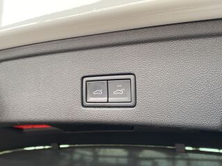 Volkswagen Touareg R-Line 4-Motion 3.0 V6 210кВ