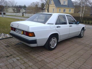 Mercedes-Benz 200 190D 2.0 55kW