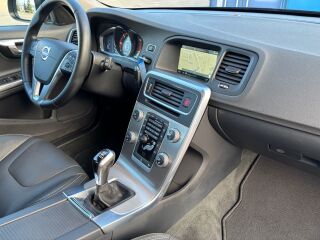 Volvo V60 SUMMUM 2.0 D4 140кВ