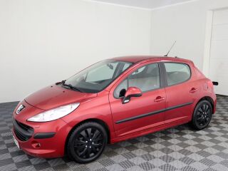 Peugeot 207 Elegance 1.4 70кВ