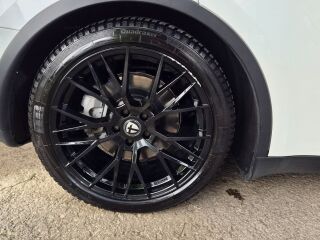 Tesla Model Y Long Range  Dual Motor  AWD  378kW 153kW