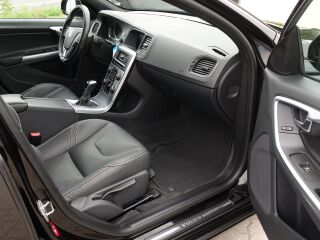 Volvo V60 MOMENTUM 2.0 R4 140kW