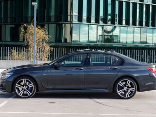 BMW 750 xDrive 4x4 4.4 330kW