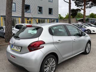 Peugeot 208 1.2 81кВ