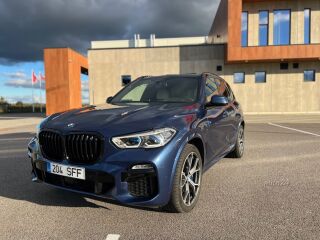 BMW X5 M50 M50i M Sport Individual 4.4 V8 390кВ