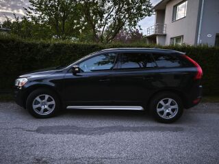 Volvo XC60 MOMENTUM 2.4 120kW