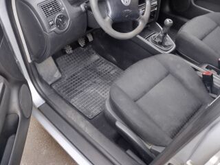 Volkswagen Golf 1.6 77kW