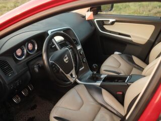 Volvo XC60 R-design 2.4 D3 120kW