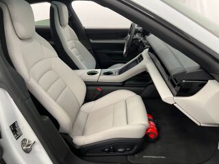 Porsche Taycan 4S 420кВ