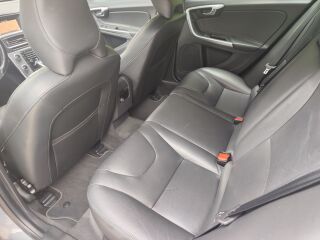 Volvo V60 MOMENTUM 2.0 R4 D3 110kW
