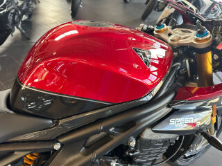 Triumph Speed Triple R 1200 RR R3 132kW