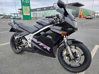 Honda VFR 750 F 74kW