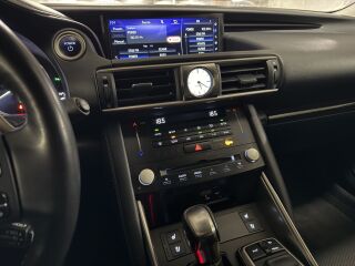 Lexus IS 300h 2.5 133kW