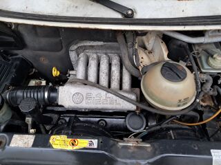 Volkswagen Caravelle 2.4 57kW