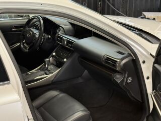 Lexus IS 300h 2.5 133kW